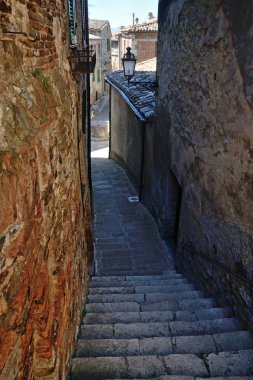 Tipik tipik sokak görünümü'nde San Casciano dei bagni Ortaçağ kenti, Toskana, İtalya