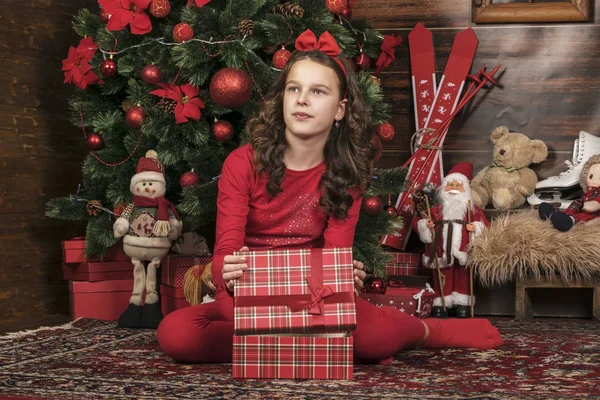 Chicas Bajo Árbol Navidad — Foto de Stock