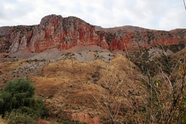 Ermenistan Kanyon Kırmızı Dağlar — Stok fotoğraf