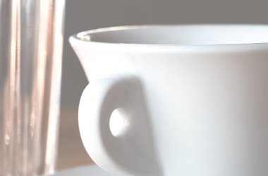 Beyaz Kupası ve parlak stil için arka plan cam parçası