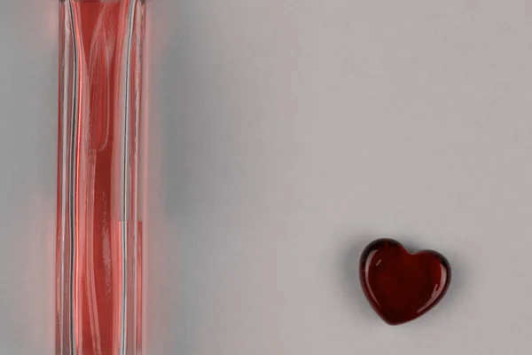 Conjunto Botella Perfume Corazón Rojo Como Símbolo Regalo Con Amor —  Fotos de Stock