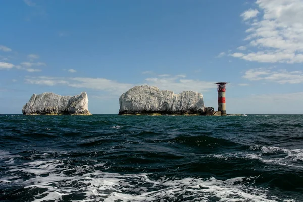 Isle of wight kayalıklarla iğneler deniz feneri — Stok fotoğraf