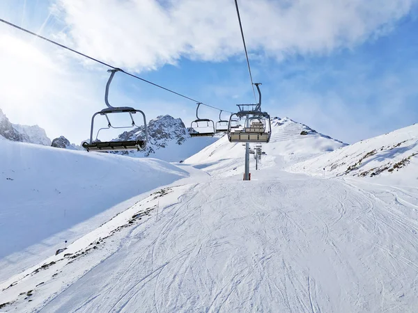 Chair Lift Sunny Day Incredible Mountain Landscape Them — Stock Photo, Image