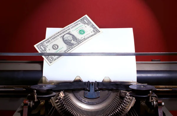 Bisnesman Richtlinien Dollar Auf Papier Auf Historischer Manueller Schreibmaschine — Stockfoto