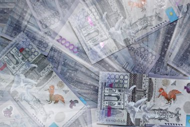 ışık ışınları ile yüzeyi 20000 tenge banknotlar düzenlendiği