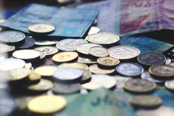 Merkezi Asya kazak para birimi banknotlar ve paralar yakın görünüm