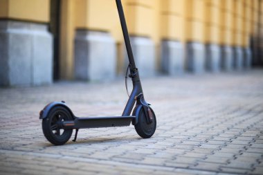 Eko dostu ulaşım elektro scooter şehir taşıma yolculuğu