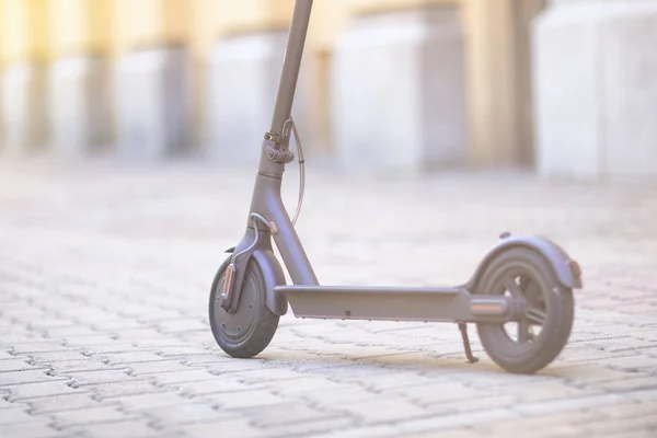 Eco amigável transporte electro scooter passeio de transporte da cidade — Fotografia de Stock