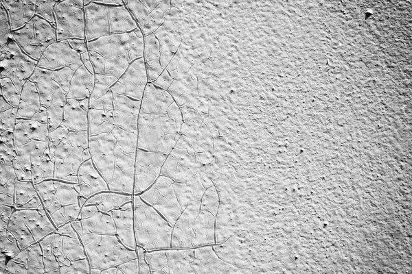 Powierzchnia starej metalowej ścianie pokryta jest dużą ilością pęknięć. Zniszczenie starej farby pęknięty. Grunge tekstura tła. — Zdjęcie stockowe