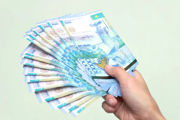Tenge Moneda Nacional Kazajstán Mano Aislado Sobre Fondo Blanco —  Fotos de Stock