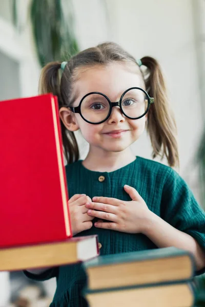 Smiling Little Blonde Kid Girl Shaped Years Old Library Many — Stock Photo, Image