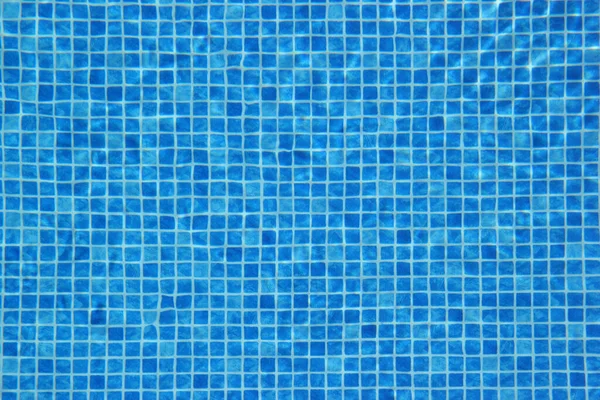 Vista Superior Água Limpa Fundo Piscina Azulejo Azul Efeito Ondulação — Fotografia de Stock