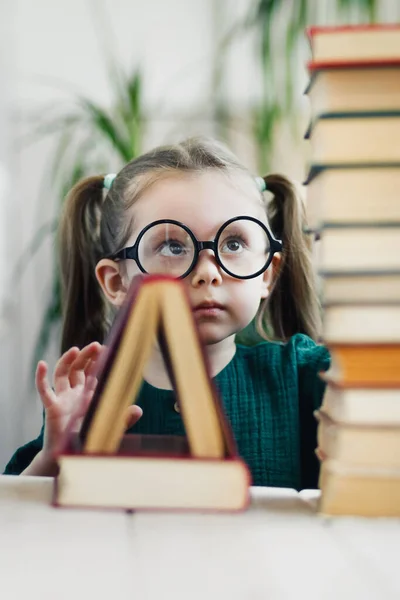 Triangle Shape One Book Standing Another Little Girl Shaped Glasses — Stock Photo, Image