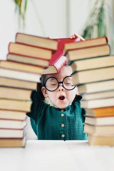 Cute Little Girl Shape Glasses Green Dress Arch Made Books — Stock Photo, Image