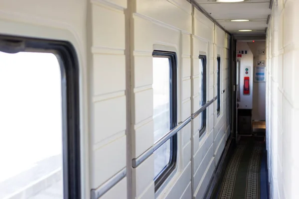 Talgo Tren Vagonunun Pencereleriyle Dolu — Stok fotoğraf