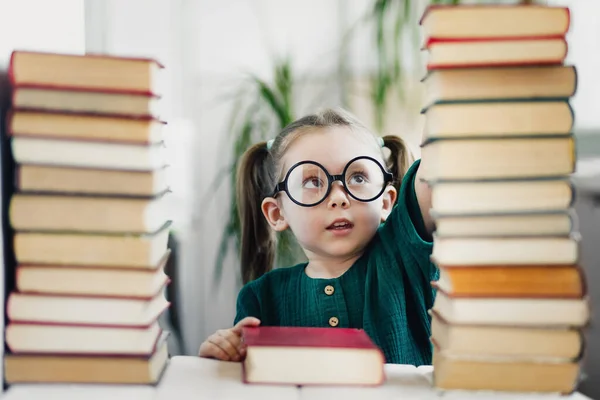 Little Preschool Cute Girl Genius Reads Lot Books Kids Education — Stock Photo, Image