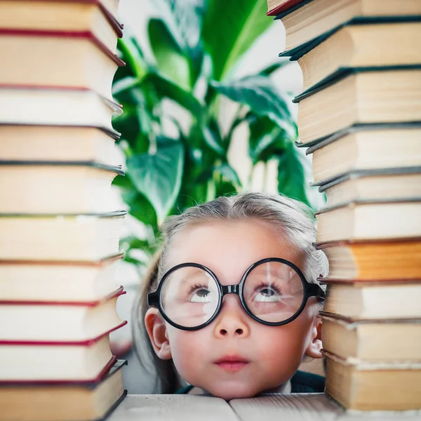 Cute Funny Little Girl Shaped Glasses Look Many Books Getting — Stock Photo, Image