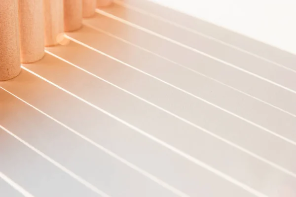 Sombras Líneas Rectas Que Hacen Una Luz Geometría Superficie Blanca — Foto de Stock