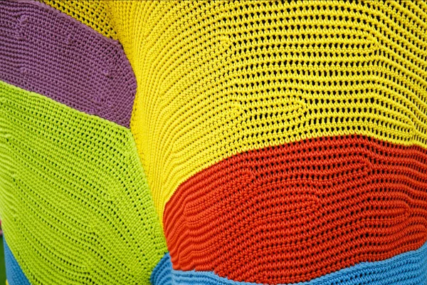 クロシェ柄 背景にシンプルなカラフルな編み模様のクローズアップ — ストック写真