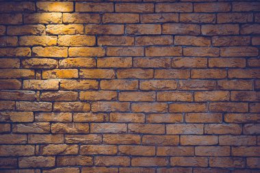 Işıklı hafif tuğla duvar. Kahverengi renk duvarı.