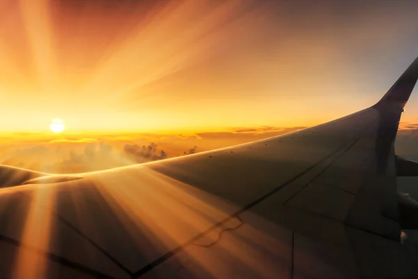 Stunning Sunrise Traveling Clouds Plane Sunbeams Wings Window — Stock Photo, Image