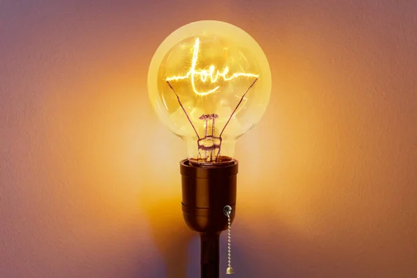 İçinde Parlayan Ampulün İçinde Aşk Açıldı Yaratıcı Kavram