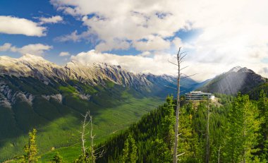 Alberta Turizm Merkezi Rocky Dağı Ulusal Parkı 'nda