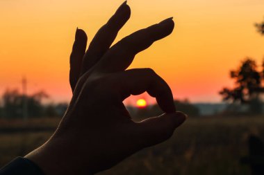 Güneş senin avucunun içinde