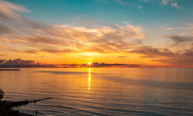 Denizde güzel bir gün batımı