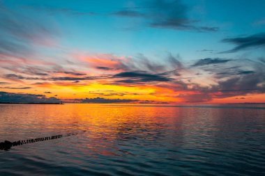 Denizde güzel bir gün batımı