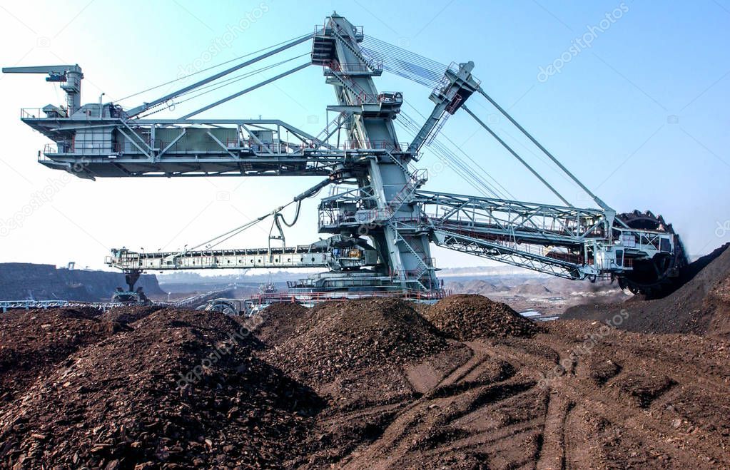 Coal excavation on the surface mine