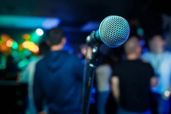 Microphone. Microphone close-up. A pub. Bar. A restaurant. Classical music. Music