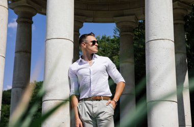 yakışıklı delikanlı düğün fotoğraf oturum 