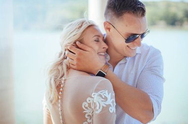Genç güzel poz fotoğraf oturumu çift evlilik 