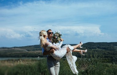 Genç güzel poz fotoğraf oturumu çift evlilik 