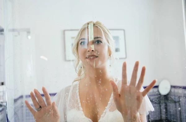 Красива Блондинка Весіллі Фотосесія — стокове фото