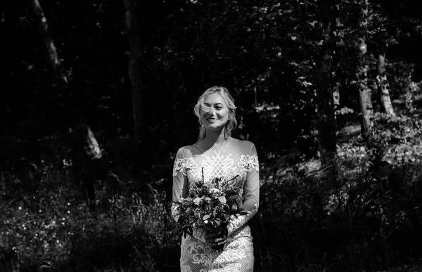Ung Vacker Blond Kvinna Bröllop Foto Session — Stockfoto