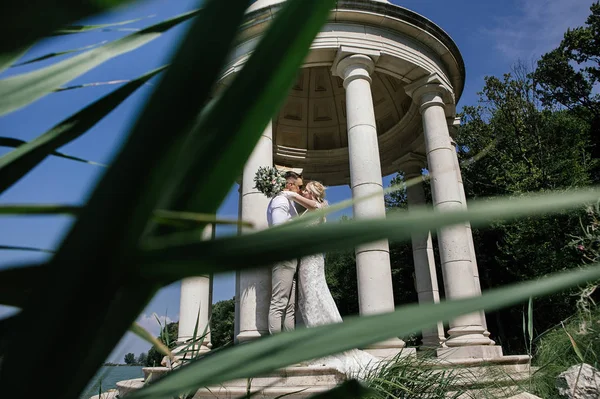 Heureux Couple Marié Jour Leur Mariage — Photo