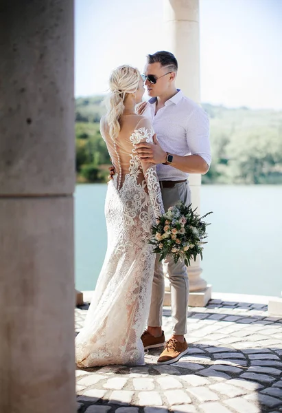 Joven Hermosa Pareja Posando Sesión Fotos Boda —  Fotos de Stock