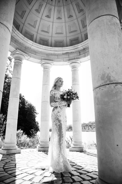 beautiful bride on wedding photo-session