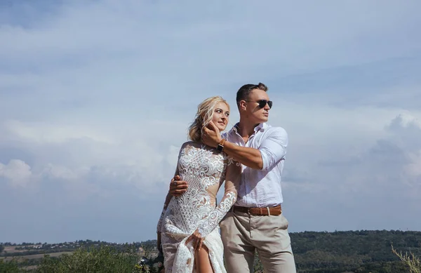 Unga Vackra Paret Poserar Bröllop Fotosession — Stockfoto