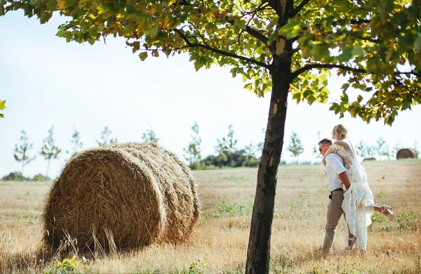 Happy Gift Par Deras Bröllopsdag — Stockfoto