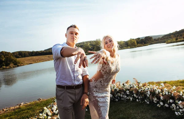 Feliz Casal Dia Casamento — Fotografia de Stock