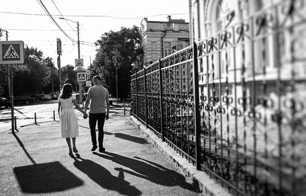 Black White Photo Young Couple Posing Outdoors — Stock Photo, Image