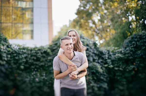 Young Couple Love Posing Outdoor Photo Session — Stock Photo, Image