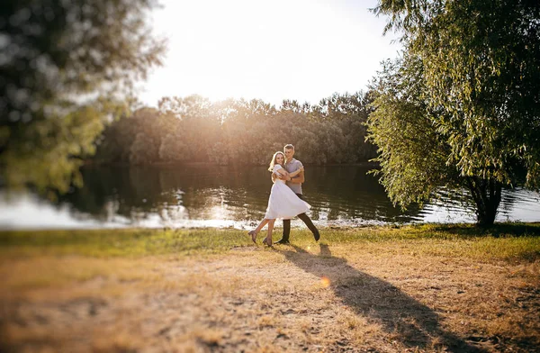 Young Couple Love Posing Outdoor Photo Session — Stock Photo, Image