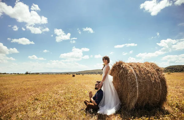 Apenas Casal Posando Livre Sua Foto Casamento Sessão — Fotografia de Stock