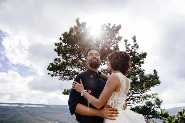 Apenas Casal Posando Livre Sua Foto Casamento Sessão — Fotografia de Stock