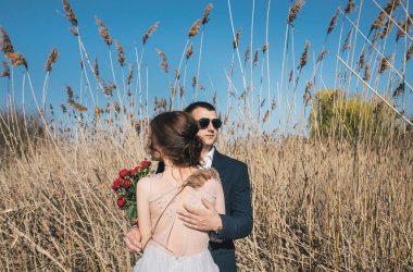 açık fotoğraf - yeni evliler oturumu