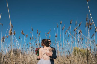 açık fotoğraf - yeni evliler oturumu